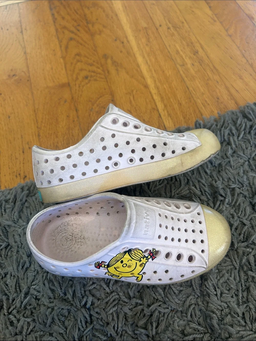 Native Pink Girls Shoes Size 9 Mr Men special edition natives